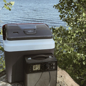 Baterie Solara Portabila 300W Lithium-Ion 230V Oriunde Baterie Solara Portabila 300W Lithium-Ion 230V Oriunde